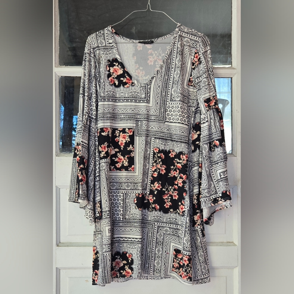 Can't Miss Dress Size M Black & White